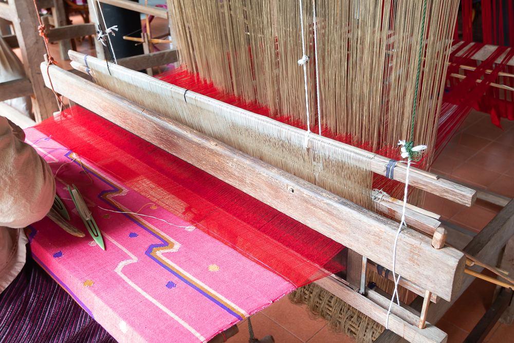 The Language of Weaves